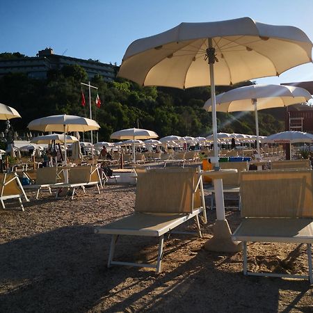 Castel di Mezzo Residence Baia Vallugola מראה חיצוני תמונה