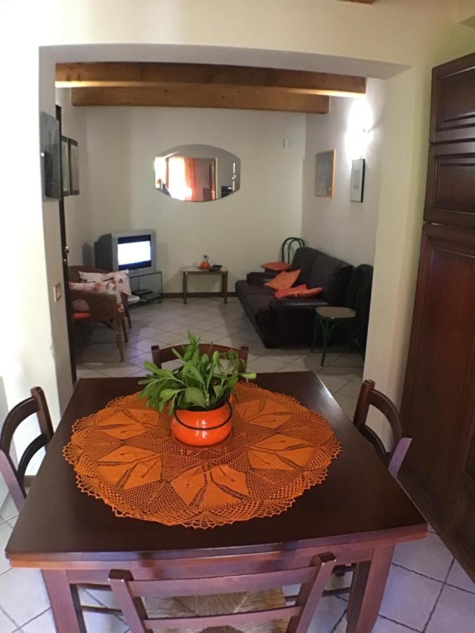 Castel di Mezzo Residence Baia Vallugola מראה חיצוני תמונה