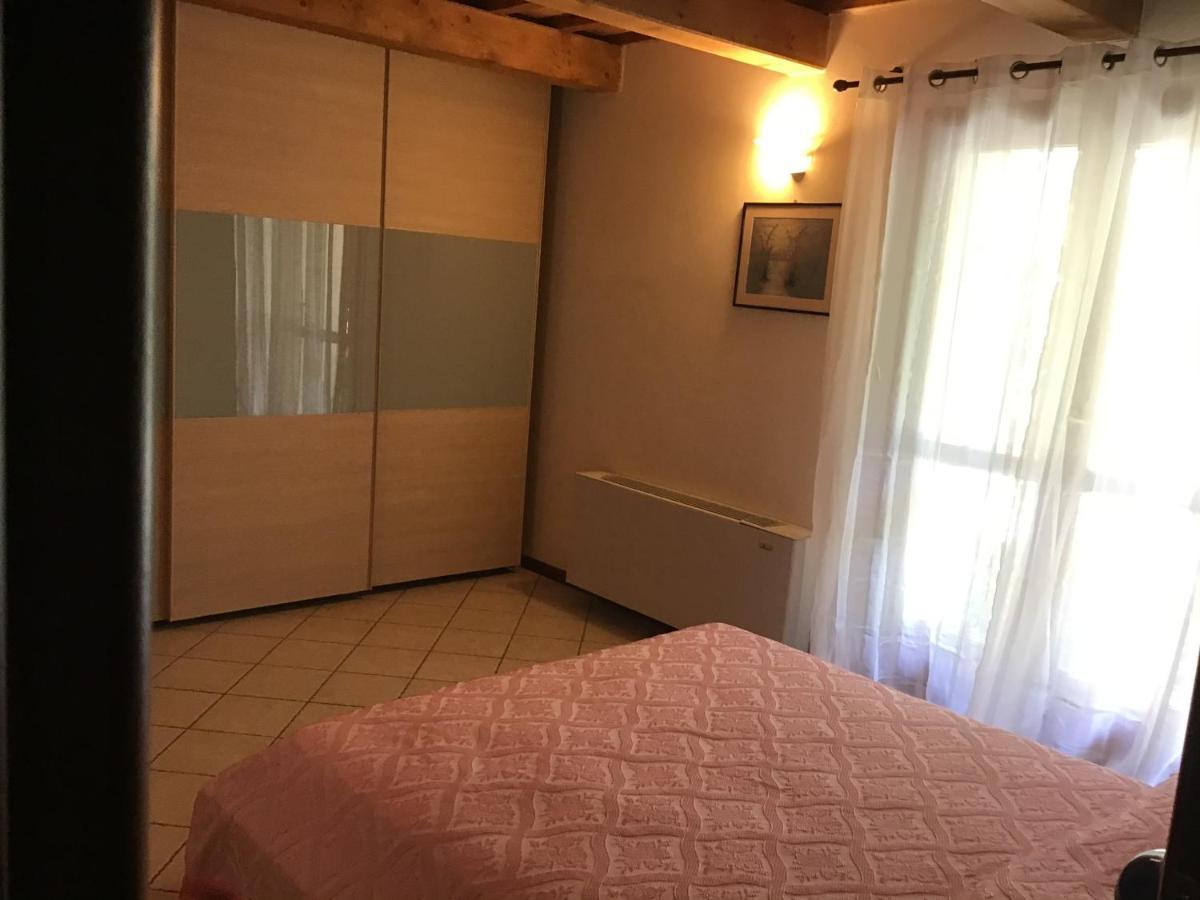 Castel di Mezzo Residence Baia Vallugola מראה חיצוני תמונה