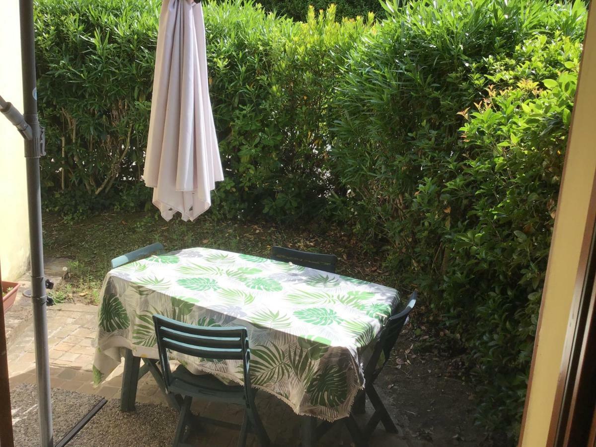 Castel di Mezzo Residence Baia Vallugola מראה חיצוני תמונה