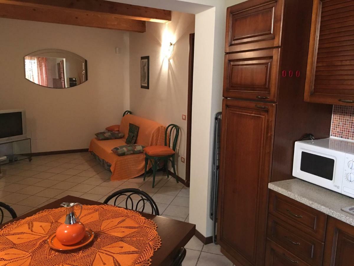 Castel di Mezzo Residence Baia Vallugola מראה חיצוני תמונה