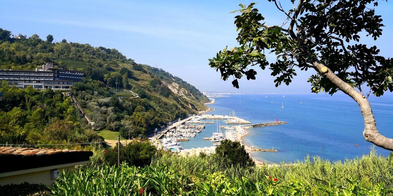 Castel di Mezzo Residence Baia Vallugola מראה חיצוני תמונה