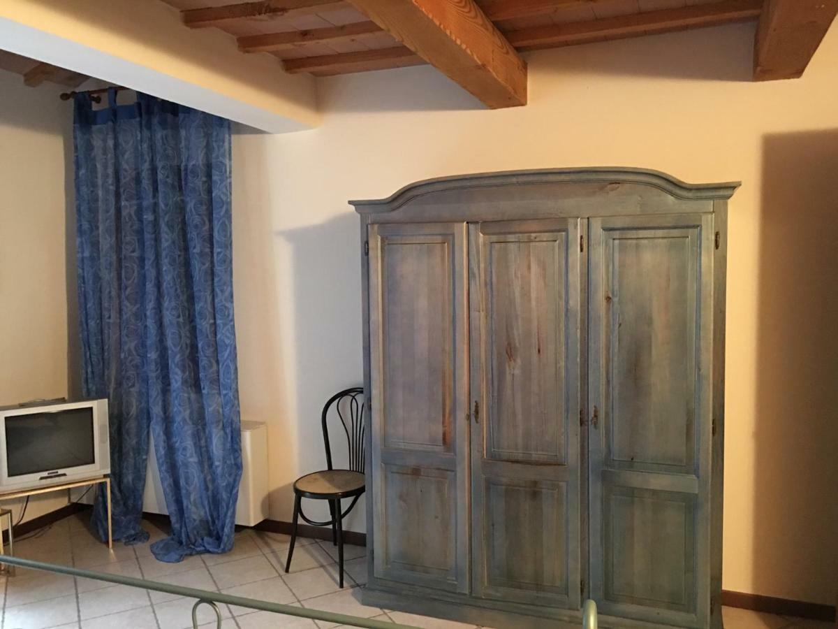 Castel di Mezzo Residence Baia Vallugola מראה חיצוני תמונה