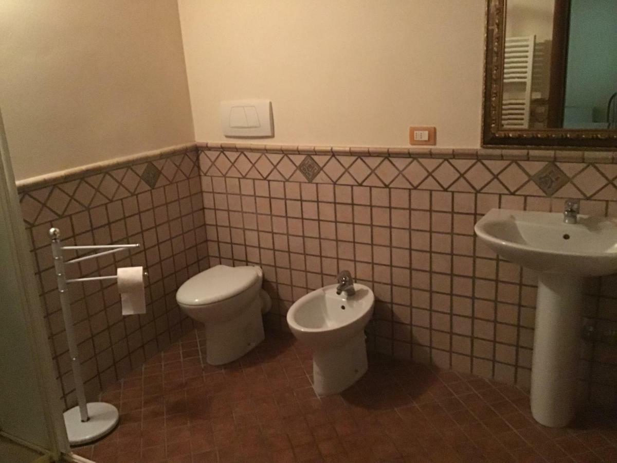 Castel di Mezzo Residence Baia Vallugola מראה חיצוני תמונה